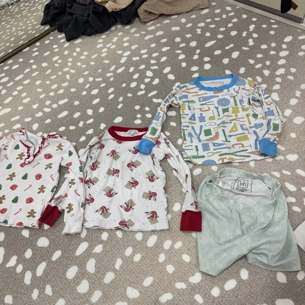 Lot of 13 Pima pajamas set long sleeve tee pants TBBC Santa toddler magnolia boy - Picture 14 of 14